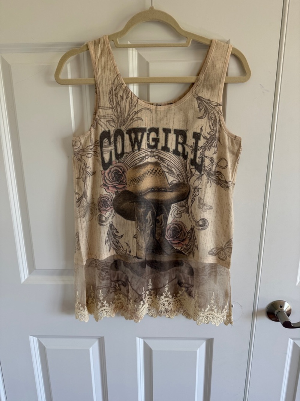 NWOT Origami by Vivian Cowgirl Graphic Lace-Trim Tank Top - Beige
